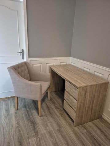 Bureau inclusief stoel