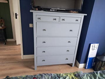 Grijze kast met 6 lades gratis