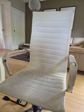 Witte bureaustoel met armleuningen - Gebruikt