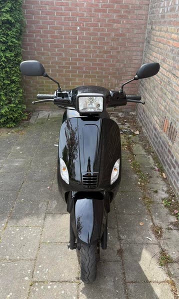 GEVRAAGD INKOOP Ophaaldienst Scooters Brommers Motorscooters