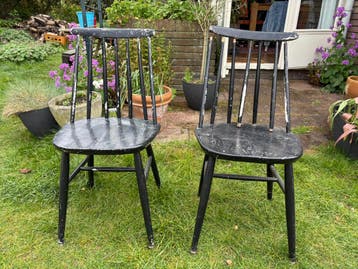 Gratis af te halen: twee stoelen