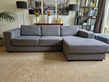 Comfortabele, ruime hoekbank (254154x42), lichtgrijs.