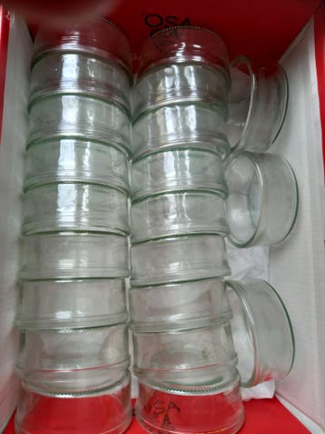 67 Glazen schaaltjes - 3.5 cm hoog, 9 cm doorsnede