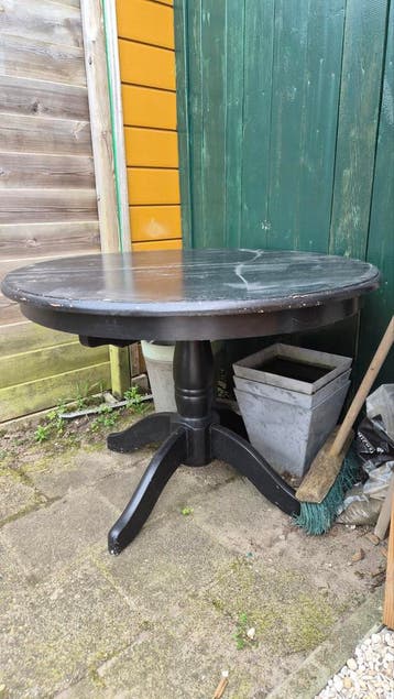 Gratis af te halen: Zwart geverfde houten tafel