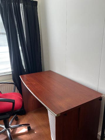 Bureau (+ evt stoel)
