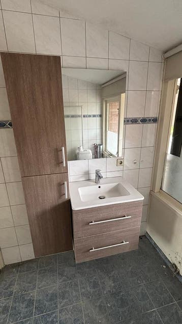 Badkamermeubelset: Wastafelkast, wasbak en hoge kast