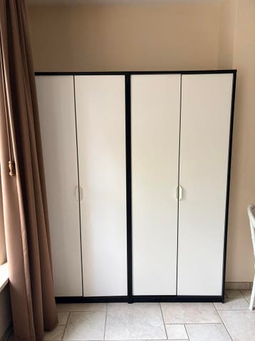 Gratis af te halen kledingkasten