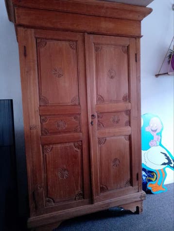 Gratis Indonesische opbergkast hoog 200 cm, breed 110 cm