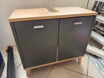 Badkamerkastje met wastafeluitsparing