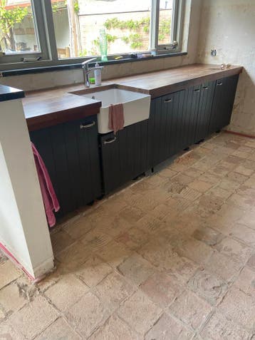 Keuken zonder apparatuur, heeft wat TLC nodig