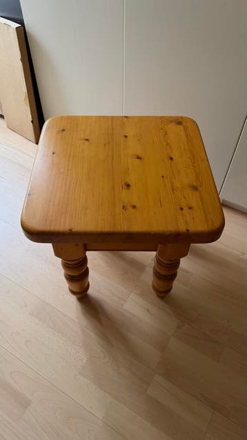 Massief houten bijzettafel