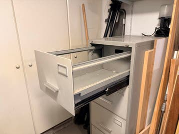 Metalen archiefkast met 4 laden