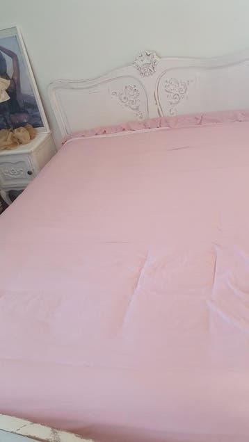 Romantisch tweepersoonsbed met nachtkastjes + NASA-matras