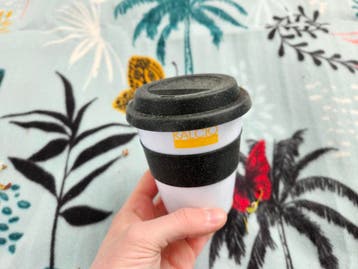 Kalcio Herbruikbare Koffiebeker - Wit met Zwarte Band