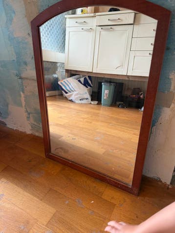 Mooie spiegel met houten lijst