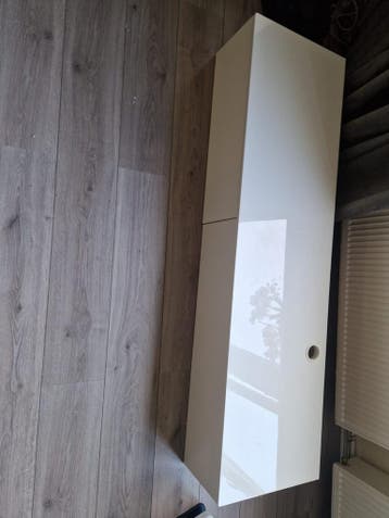 Wit hoogglans tv meubel, zelf schoonmaken