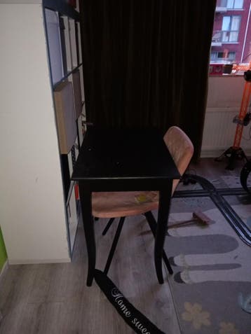 Gratis bureau met stoel