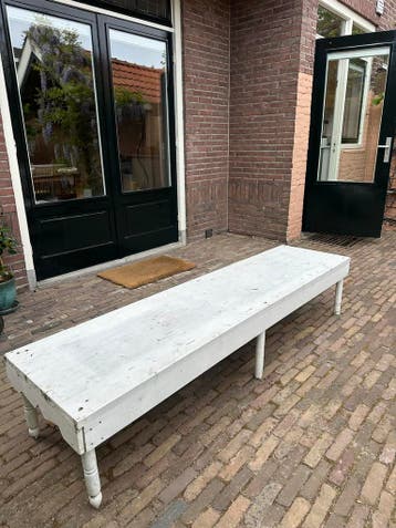 Witte houten bank gratis op te halen