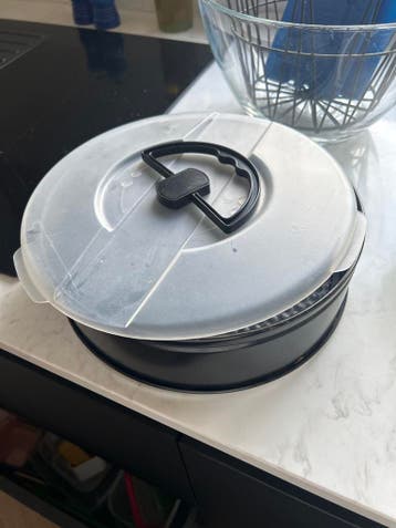 Gratis taartvorm. pringvorm met deksel - 26 cm