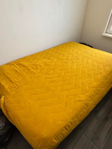 Gele slaapbank- Zo goed als nieuw