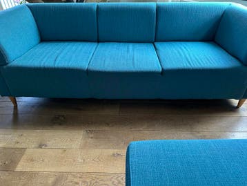 Gratis 3-zitsbank en poef - Comfortabel met gebruiksporen