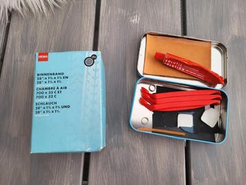 Gratis aftehalen in Venlo. Banden reparatie doosje.