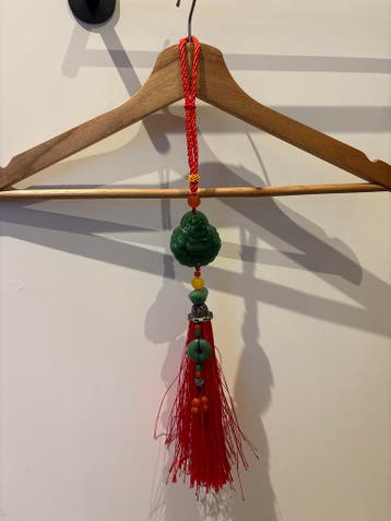 Grote Boeddha Gelukshanger met Kwast - Groen en Rood