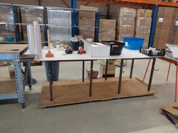 Gebruikte tafel met wielen - nog prima voor een ronde mee