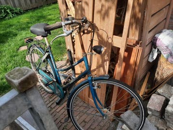 Gebruikte damesfiets, blauw, opknapper