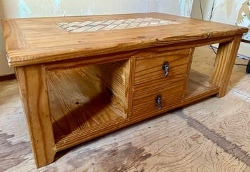 Salontafel van grenenhout, eventueel om op te knappen