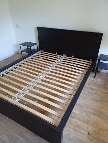 Tweepersoonsbed zwart met lattenbodem