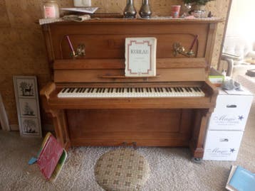 Königl. Hof-Pianofabrik piano inclusief krukje