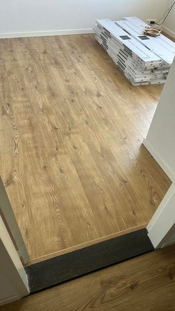 Laminaatvloer ongeveer 35m2, beuken