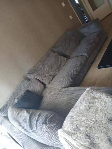 Grote hoekbank gratis af te halen (2 hoog met lift)