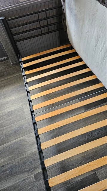 Gratis eenpersoonsbed metaal