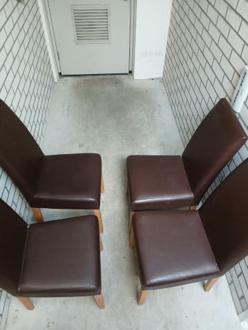 Gratis nette eetkamerstoelen.