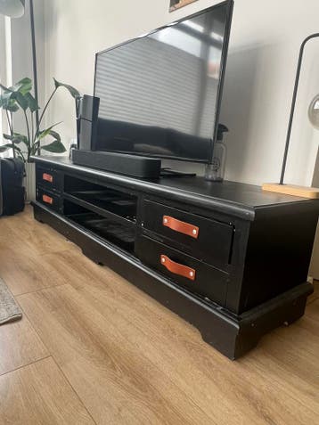 Gratis zwart TV meubel met lades