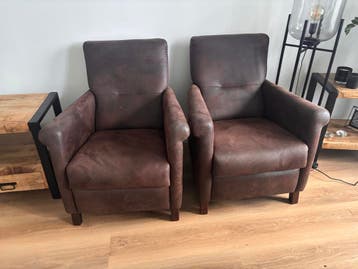Twee comfortabele bruine fauteuils gratis!