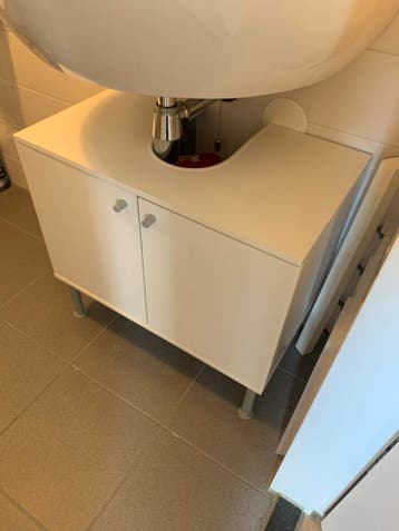 Wastafelonderkast met opslag - been gebroken