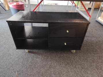 Gratis af te halen: Zwart tv-meubel met lades