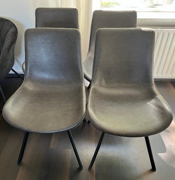 4 eethoekstoelen (gaat alleen weg als set)