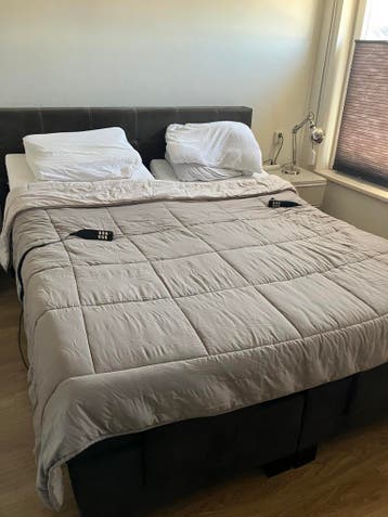 Elektrisch verstelbare boxspring van 1.60 x 2.00
