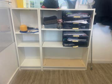 Witte opbergkasten met vakken