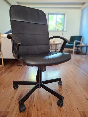 Zwarte bureaustoel IKEA (RENBERGET)