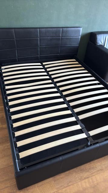 Ikea leren bed 160x200 met opbergruimte