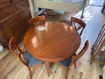 Houten uitschuifbare eettafel met 4 stoelen