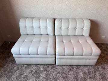 2 eenpersoons slaapbanken