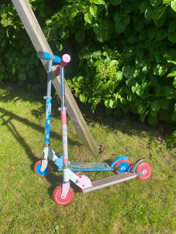 2 kindersteps - blauw en roze