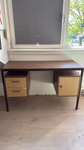 Houten bureau 120cm bij 48cm