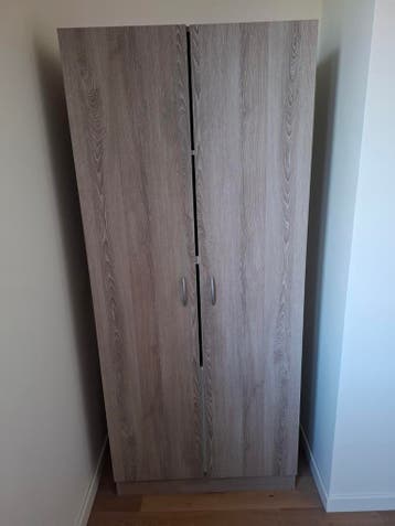 Kledingkast met planken - Gratis af te halen